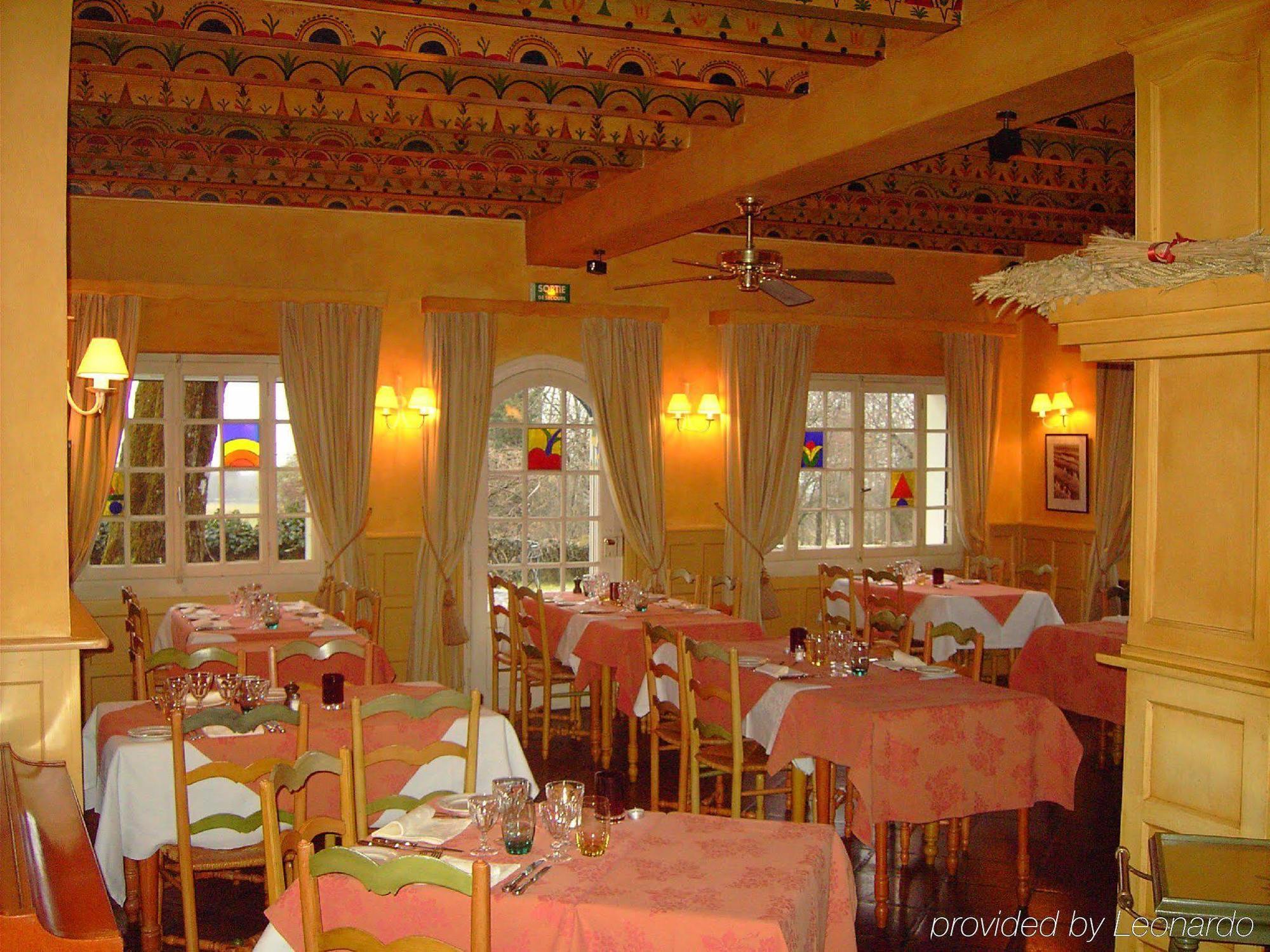 Auberge Des Chasseurs اُشينوفيكْسْ المطعم الصورة